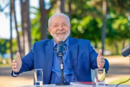 Lula usa 7 de Setembro para confrontar agenda bolsonarista: “Não baixaremos a cabeça”