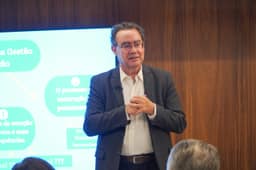 Augusto Cury deixa três empresas nos EUA e duas no Brasil fora da declaração ao TSE