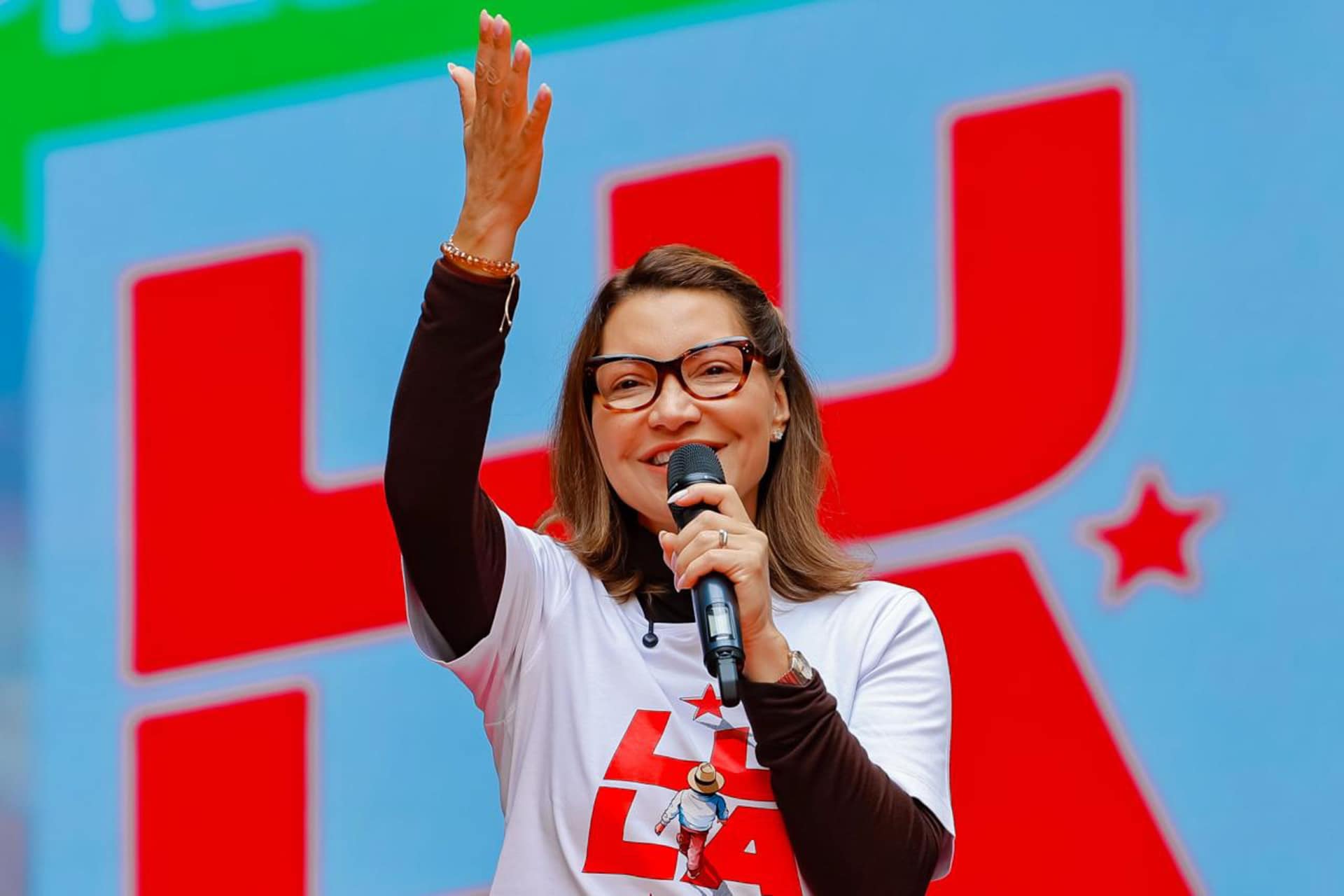 Janja Lula da Silva chama Michelle Bolsonaro de Bolsonara em Ceilândia