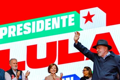 Lula chama Eduardo Bolsonaro de traidor da pátria em comício em Ceilândia