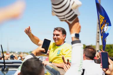 Vitória de Flávio Bolsonaro preocupa entidades europeias por Amazônia e comércio