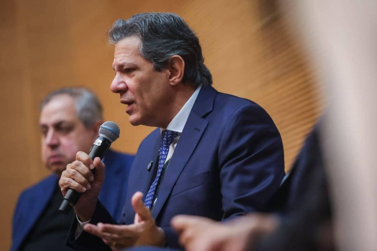 Perícia contratada por Fernando Haddad aponta viatura da PM parada 20 minutos