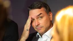 Campanha de Flávio Bolsonaro teme “tiro no pé” após crise no STF; entenda