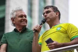 Caiado detona Flávio Bolsonaro por ataque à CNBB: “Respeite as religiões”