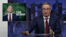 Na HBO, comediante John Oliver chama Flávio Bolsonaro de “um bosta perigoso”