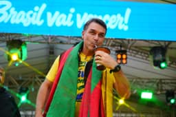 Após atacar fim da 6×1, Flávio demora quatro horas para entrar na sessão e vota sim