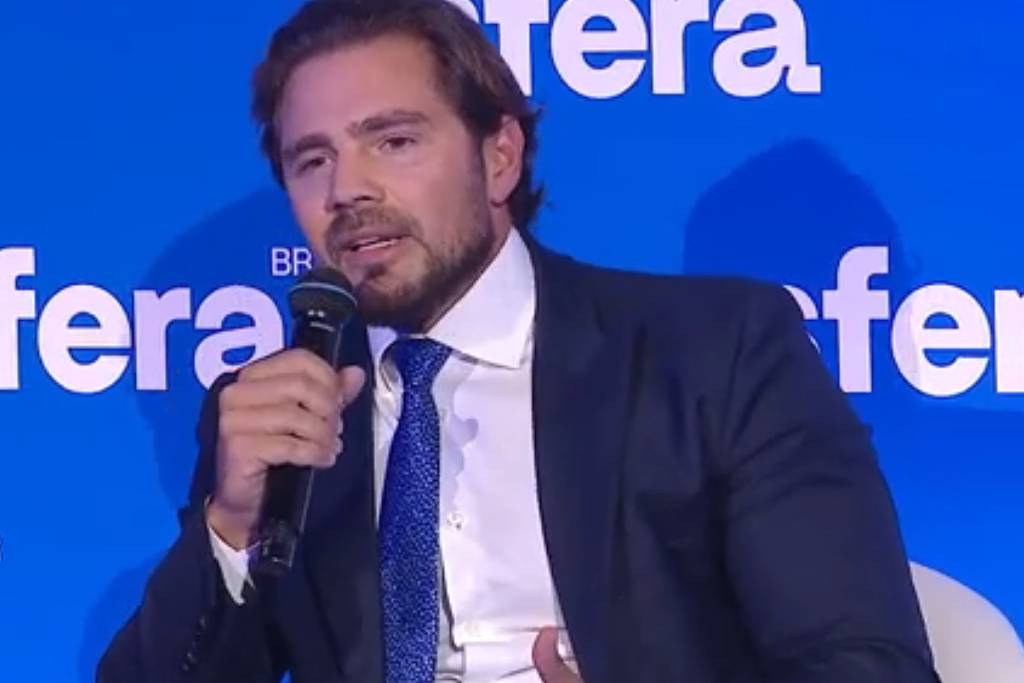 Daniel Vorcaro, preso no DF, estuda dar entrevista à TV sobre Banco Master