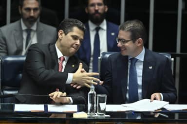Bancada de 121 deputados do PL desafia reeleição de Hugo Motta e Davi Alcolumbre