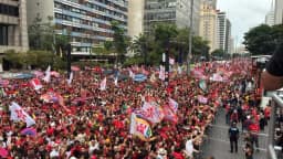O maior da história! Lula lota Paulista no último ato antes do 2º turno