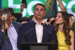 E se Flávio Bolsonaro perder o prazo do TSE? Entenda o que pode acontecer