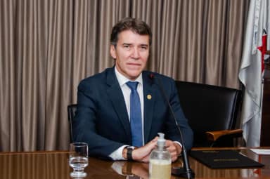 PSB cede à direção nacional e fecha chapa com PT em Minas