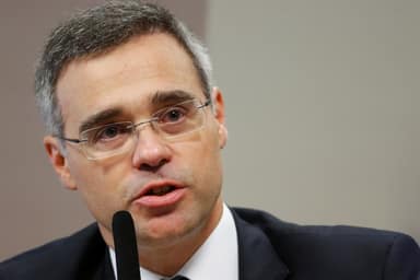 Fachin determina Mendonça como relator de investigação de Flávio Bolsonaro no caso 'Dark Horse'