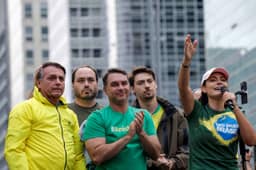 Crise na família Bolsonaro expõe dificuldade da direita em conquistar voto feminino