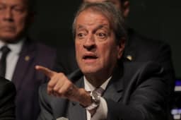 Até convenção, vou trabalhar em reaproximação de Michelle e Flávio Bolsonaro, diz Valdemar