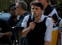 Renan Santos dispara contra ausência de Lula, Flávio e Zema em debate: ‘vergonha’
