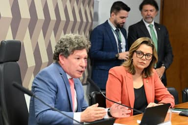 Comissão do Congresso aprova fim da taxa das blusinhas para compras até US$ 50