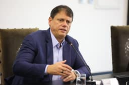 Ministério Público Eleitoral pode investigar Tarcísio por ato em igreja evangélica