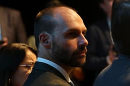 Eduardo Bolsonaro desiste de concorrer como suplente ao Senado em SP e indica aliada para vaga